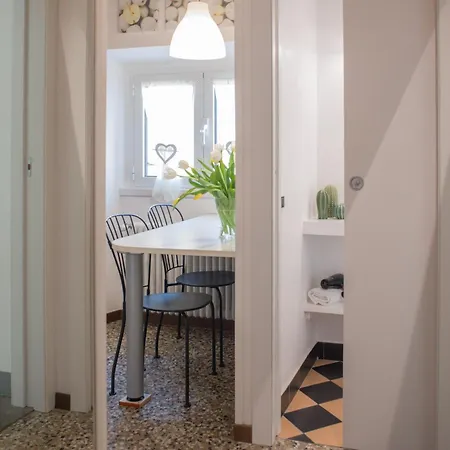 La Corte Di Zizi Сasa de vacaciones *