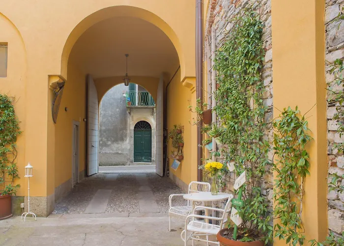 Semesterbostad La Corte Di Zizi Cernobbio